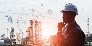 技術者の男性とクラウドのイメージ画像